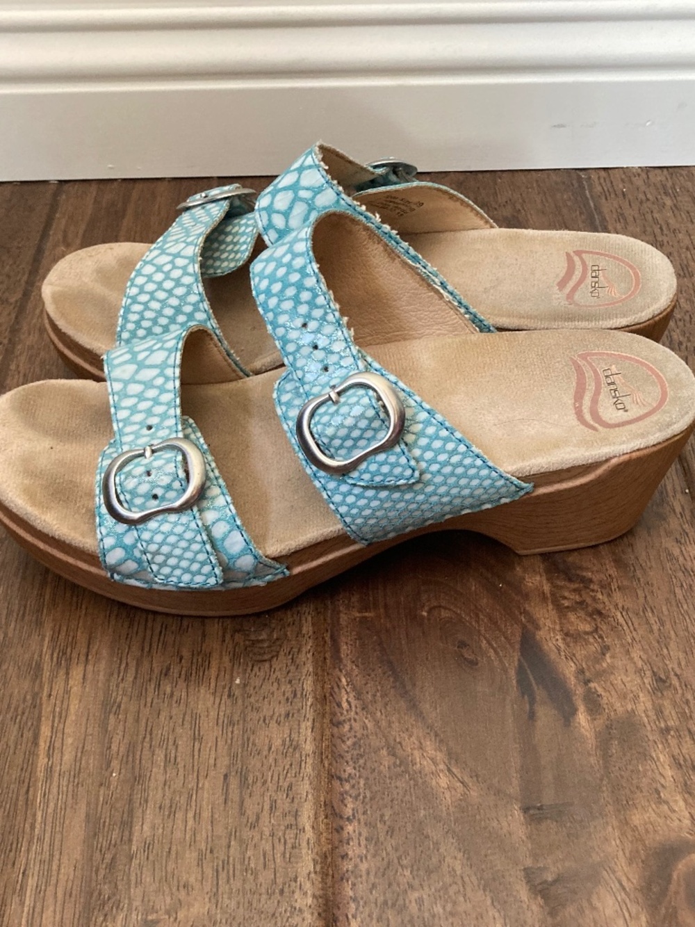 Dansko Sophie Turquoise Snake Sandal Double Leather Strap Buckle 39 US 8.5-9